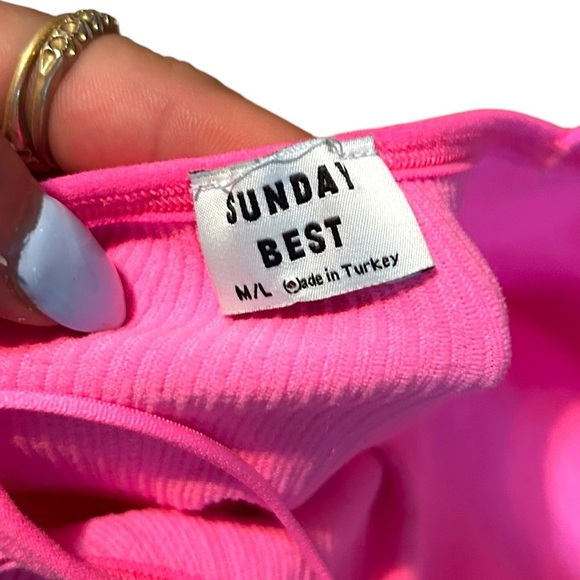 Aritzia Sunday Best Bubblegum Pink Cassandra Bodysuit M/L Ribbed - Picture 4 of 6